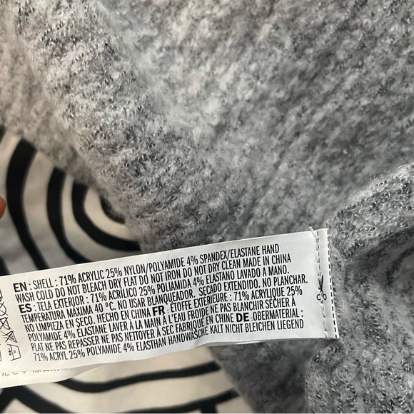 Forever 21 cardigan with hood - Picture 3 of 3